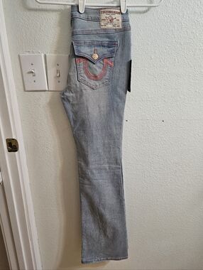 NWT True Religion BECCA Mid Rise Jeans with Pink Horseshoe Pockets